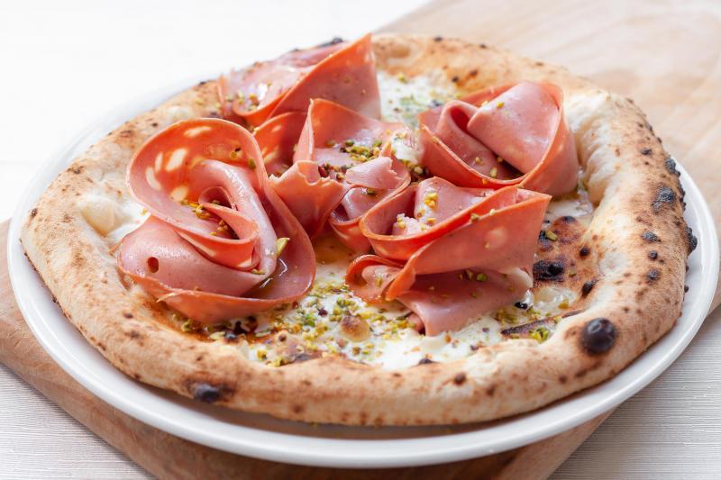 Pizza con la mortadella